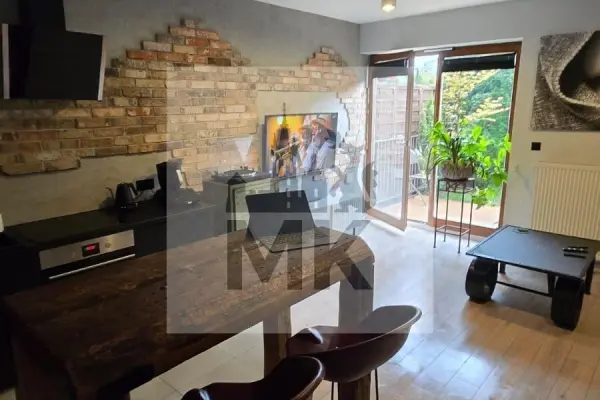 małopolskie, Kraków, Kraków-Śródmieście, Prądnik Czerwony, Dominikanów, Przy Parku Zaczarowanej Dorożki,  apartament z tarasem i ogródkiem, 2013r.